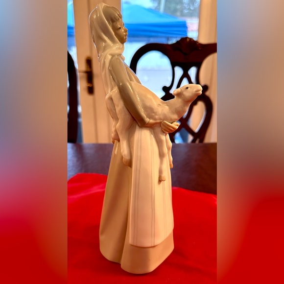 Lladro Porcelain Sculpture "Girl with Lamb", Excellent Condition - Picture 3 of 9